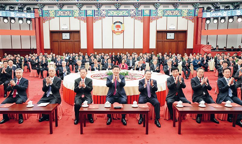 2023年12月29日，全国政协在北京举行新年茶话会。党和国家领导人习近平、李强、赵乐际、王沪宁、蔡奇、丁薛祥、李希、韩正出席茶话会并观看演出。 新华社记者 鞠鹏/摄