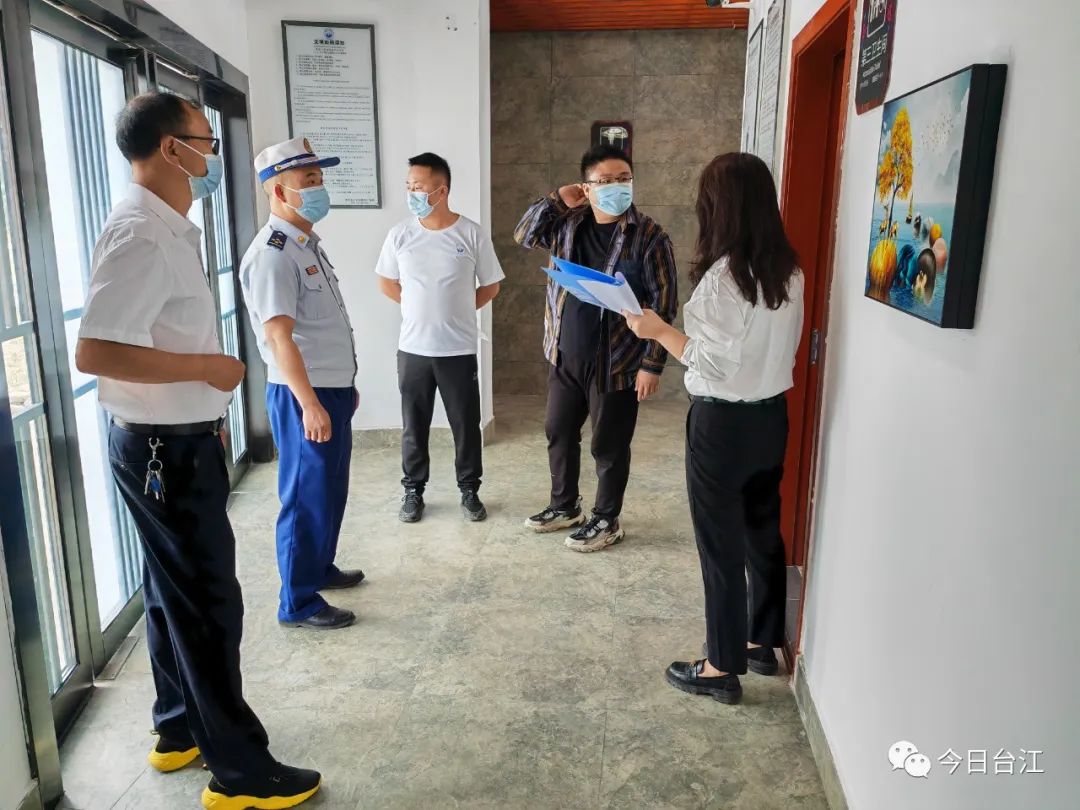 台江县消防救援大队联合多部门开展国庆节前传统村落和旅游村寨消防